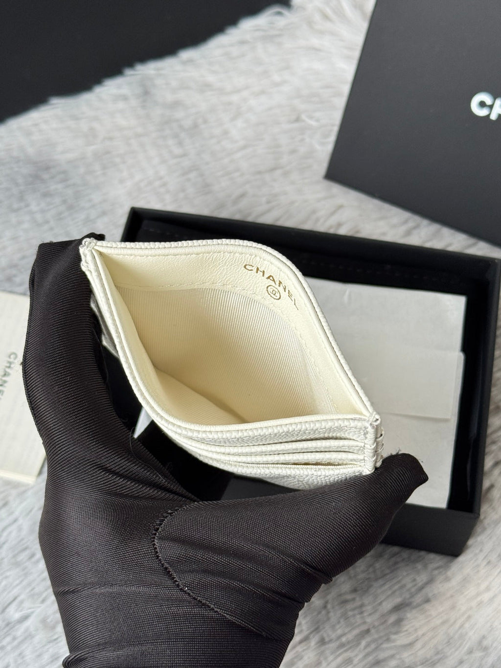 CHANEL 25S CARD HOLDER 11 IN IVORY CAVIAR GOLD HARDWARE