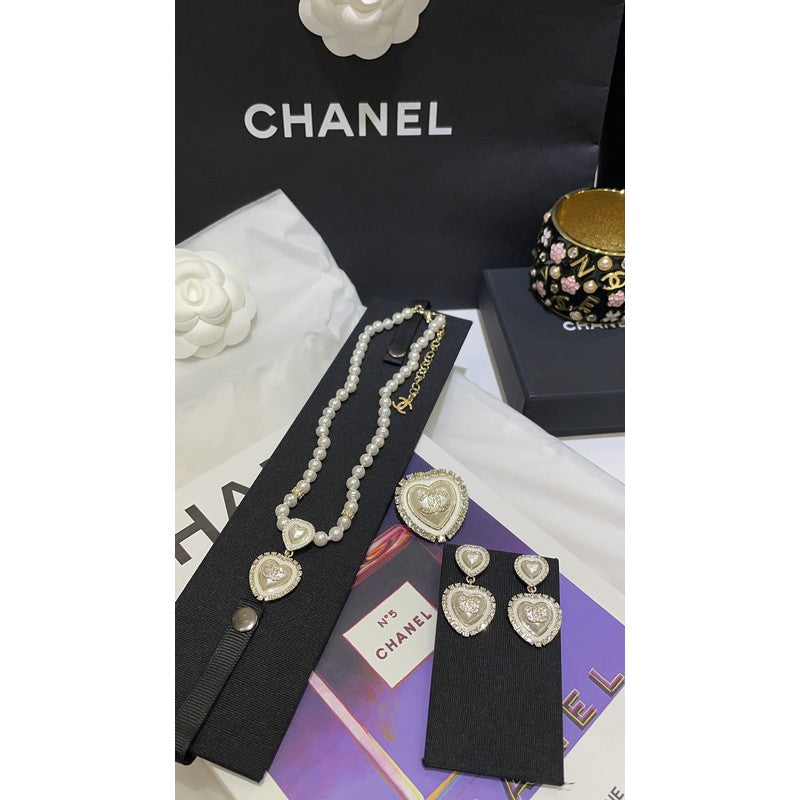 18K  Chanel 24A Pearl Necklace