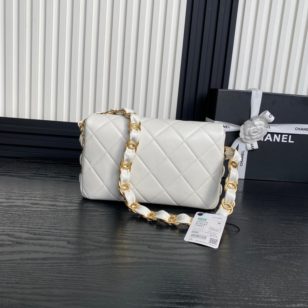 CHANEL MEDIUM FLAP BAG 26 IN WHITE CALFSKIN GOLD DOUBLE C THICK CHAIN