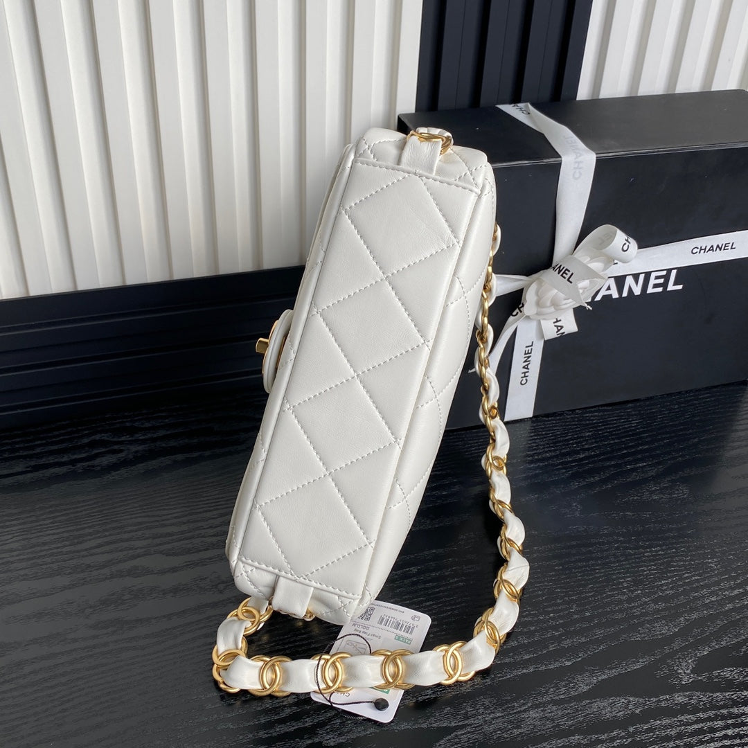 CHANEL MEDIUM FLAP BAG 26 IN WHITE CALFSKIN GOLD DOUBLE C THICK CHAIN
