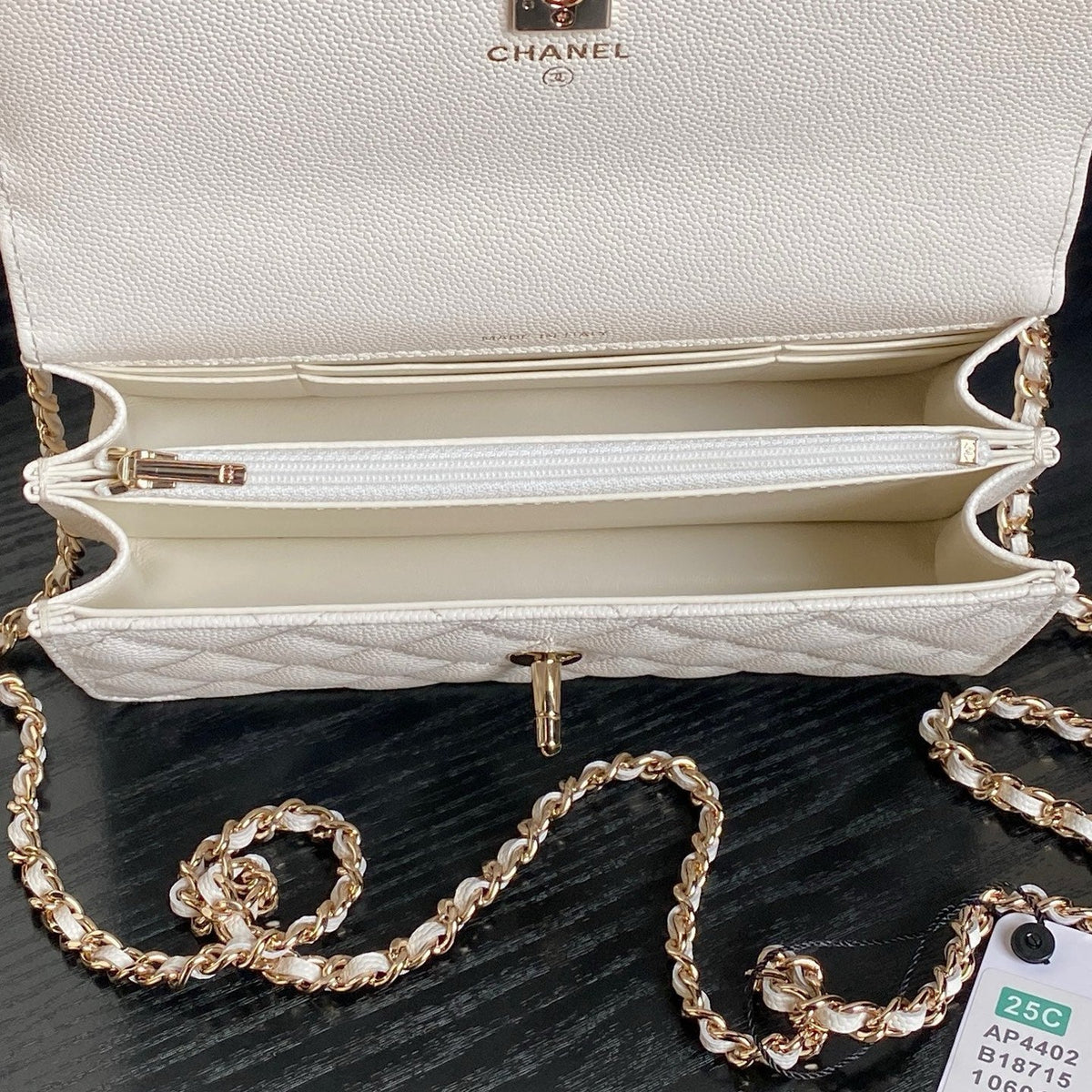 CHANEL 25C FLAP BAG 18 IN WHITE SHINY GRAINED CALFSKIN GOLD HARDWARE