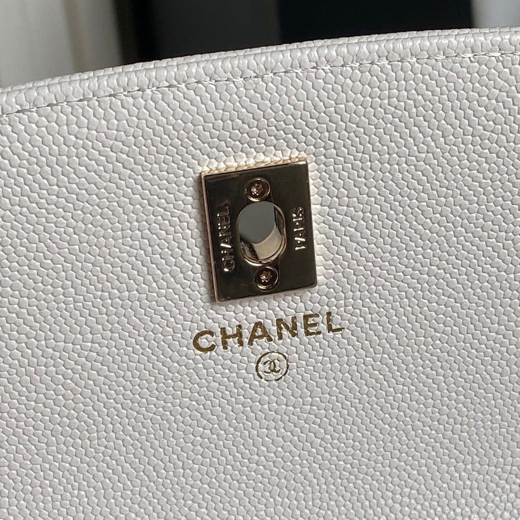 CHANEL 25C FLAP BAG 18 IN WHITE SHINY GRAINED CALFSKIN GOLD HARDWARE