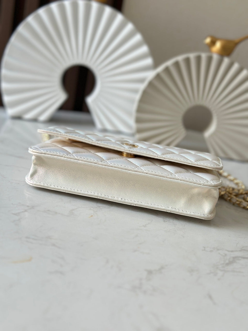 CHANEL 25S WALLET ON CHAIN 19 IN PEARL WHITE LAMBSKIN